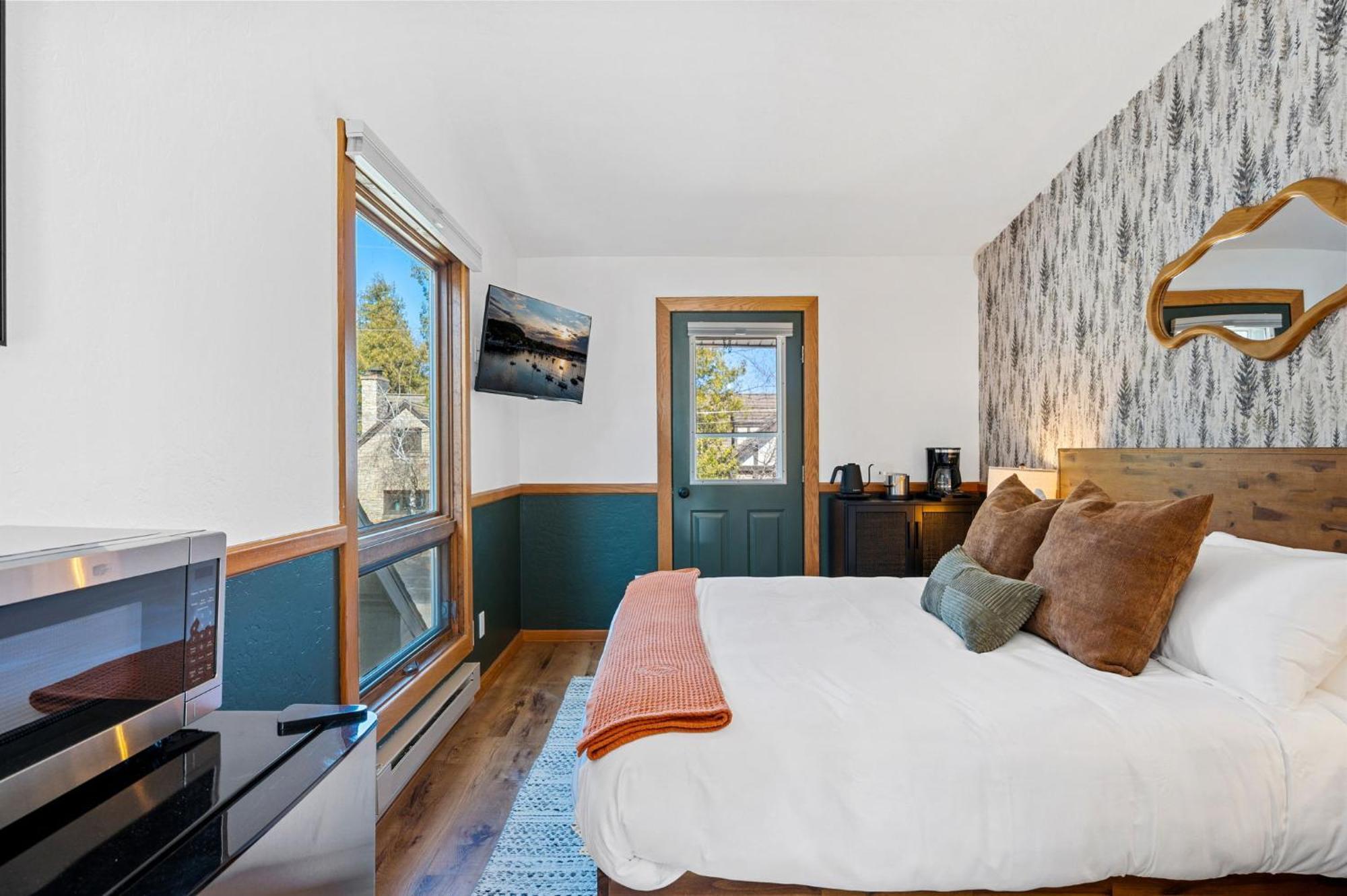 Spruce & Shore 4*