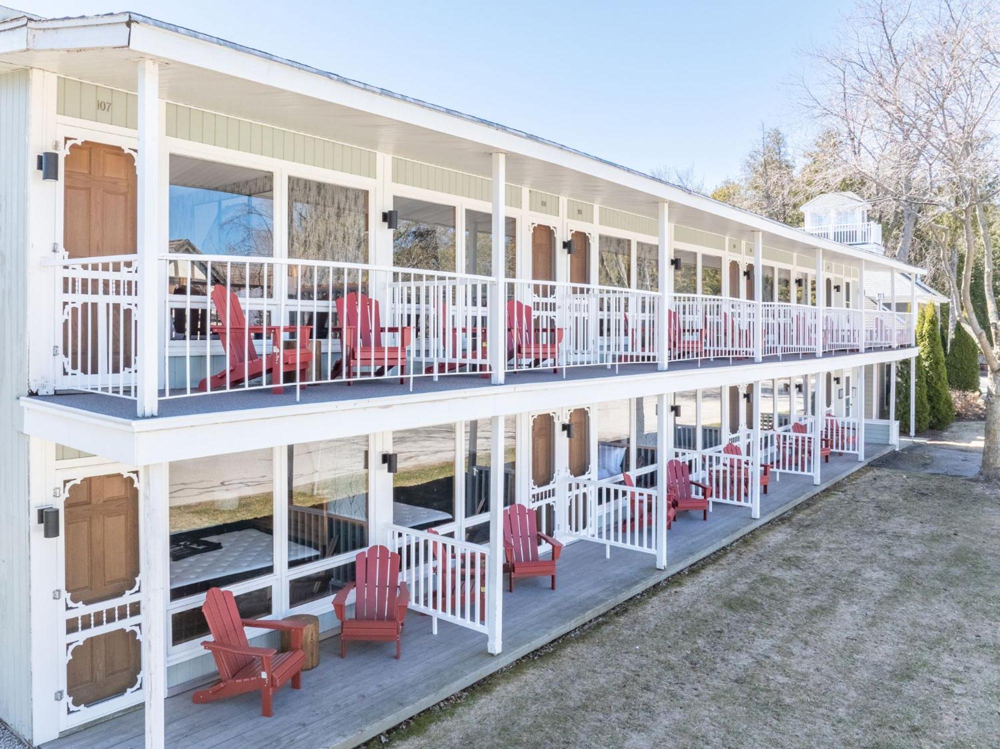 Spruce & Shore Motel Fish Creek