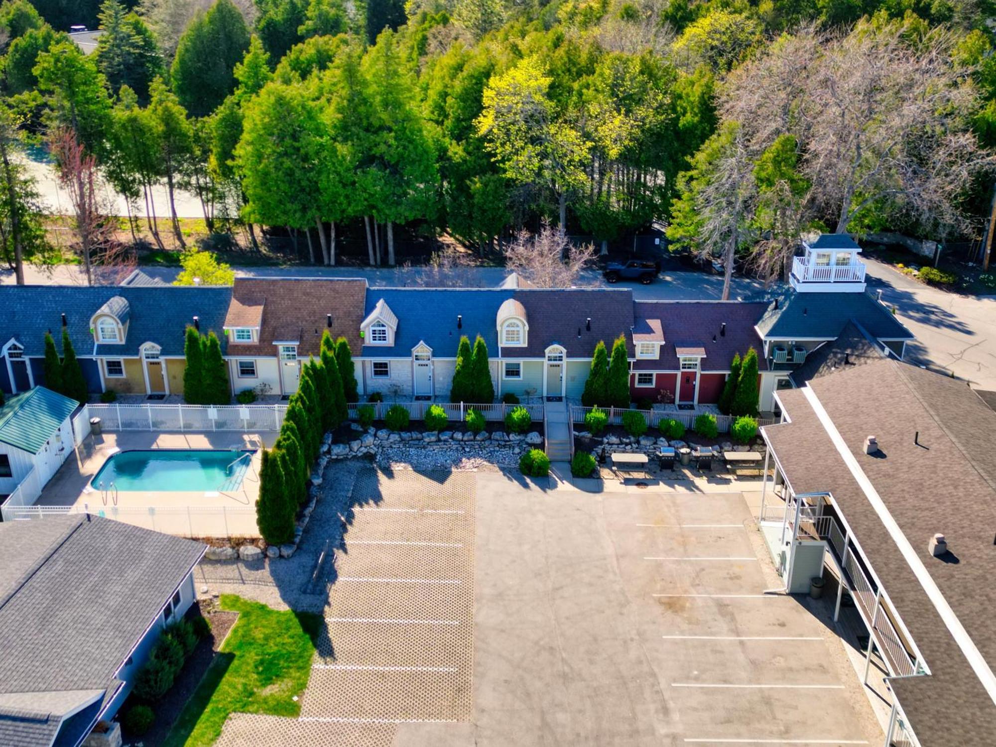 Spruce & Shore 4* Fish Creek