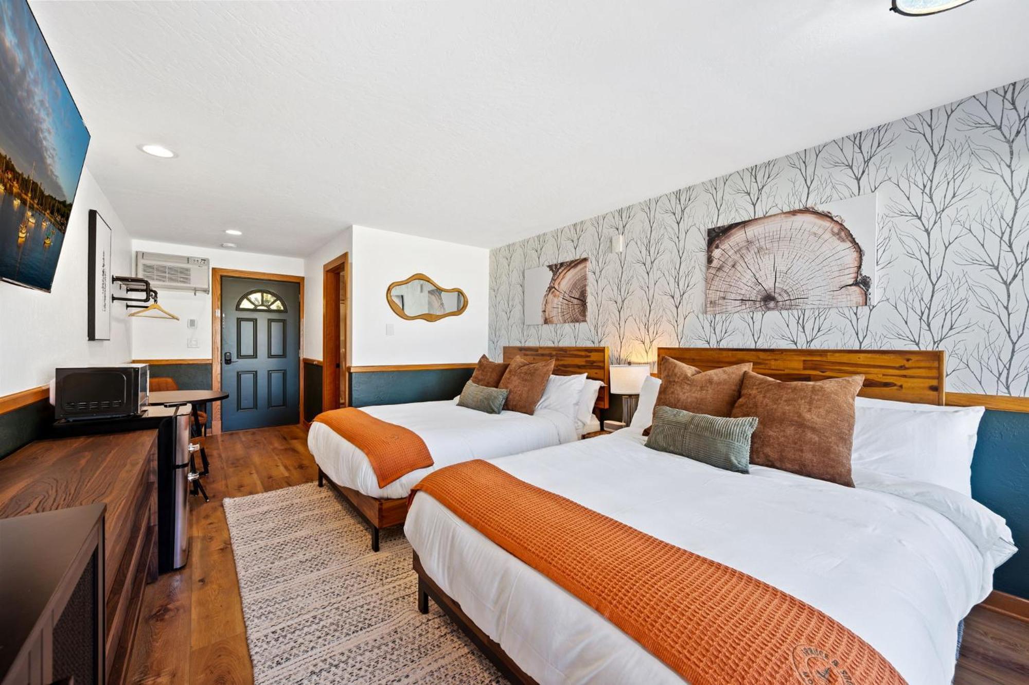 Spruce & Shore Motel