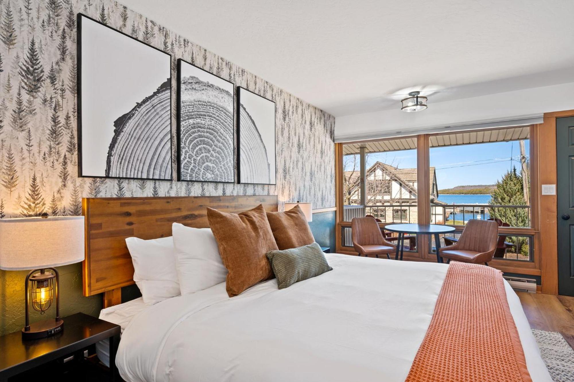 Spruce & Shore 4* Fish Creek