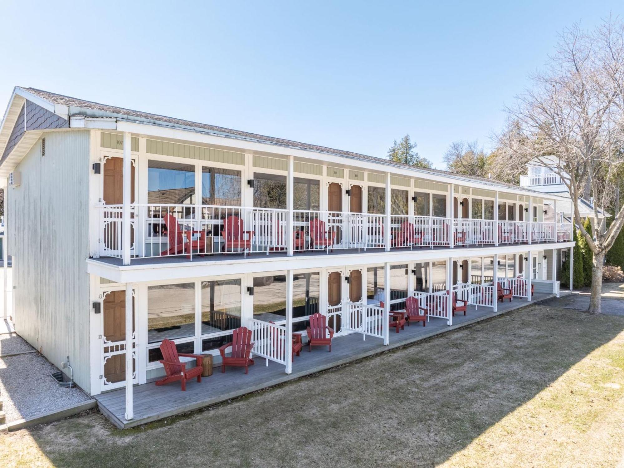 Spruce & Shore Motel 4*